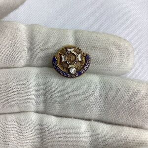 Vintage 10K Yellow Gold Enamel Genuine Diamond Veterans of Foreign Wars Pin